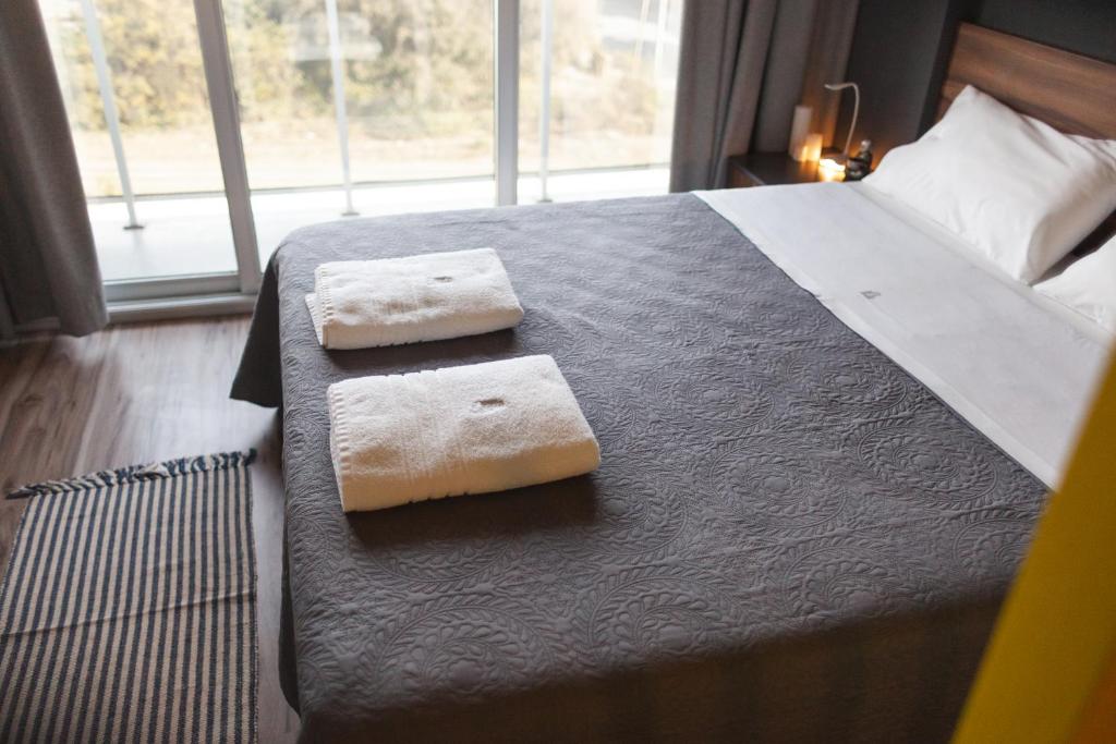 Cama y blancos incluidos